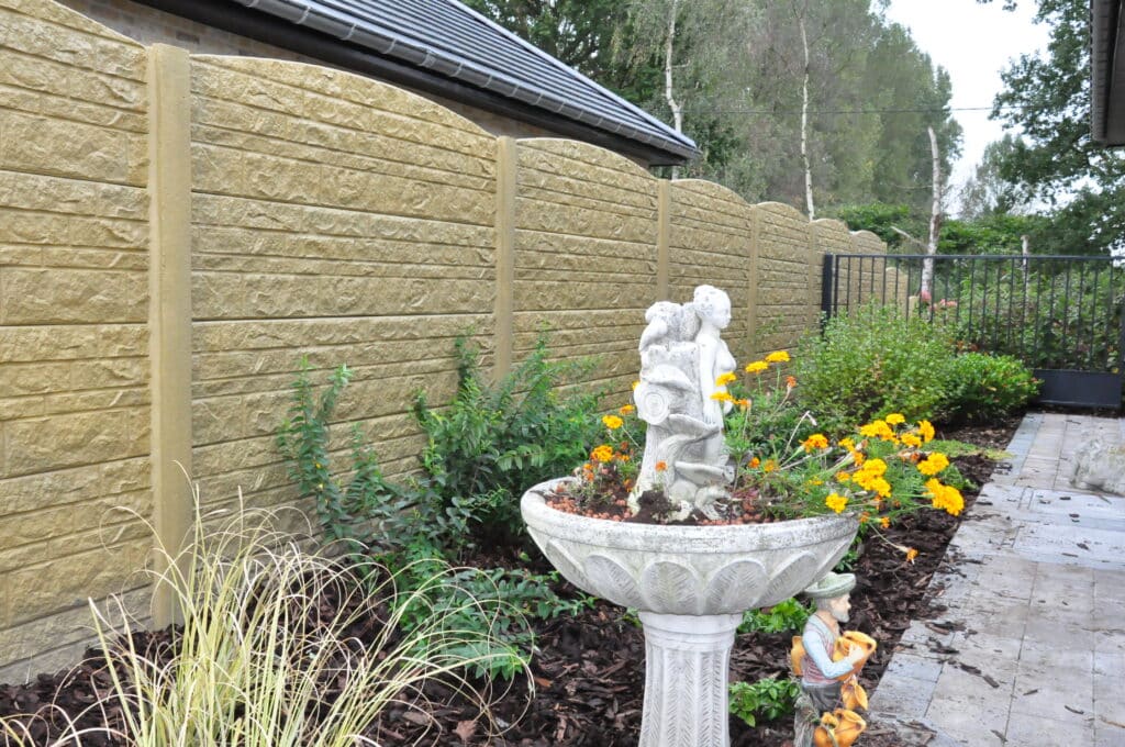 Clôture en béton posée par Tigerfence modèle Linea